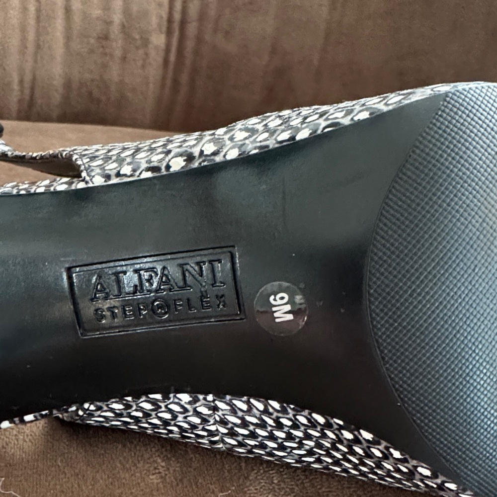 Elegant Black, White, and Silver Women's Sling-Back Heels - Picture 5 of 7